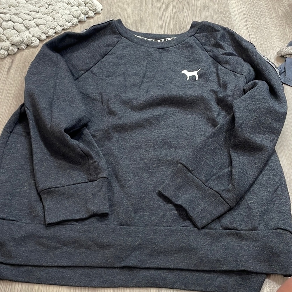 WOMENS VS PINK CREW NECK SIZE LARGE